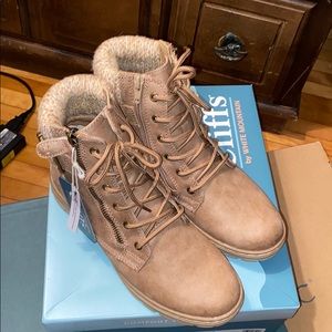 White Mountain Lace Up Kelsie Boots 
